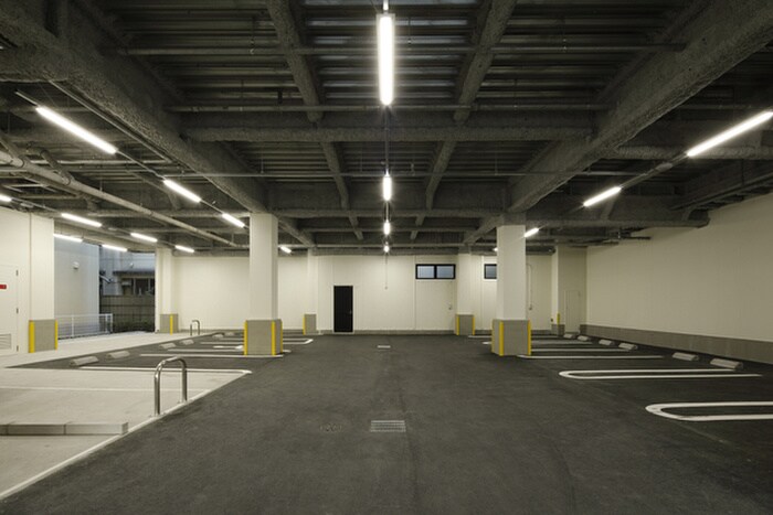 物件外観写真6　(駐車場)