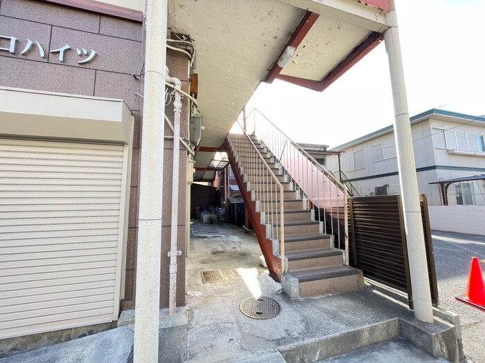 物件外観写真4　(エントランス部分)