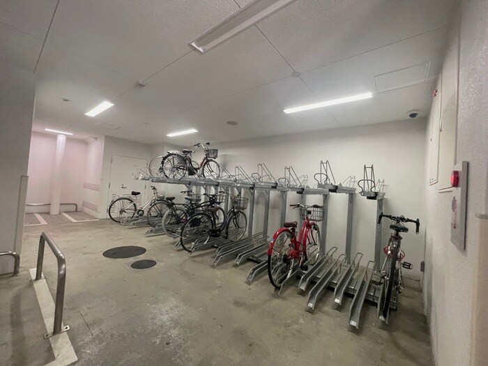 物件外観写真5　(駐輪場)