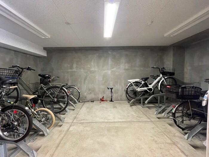 物件外観写真5　(駐輪場)