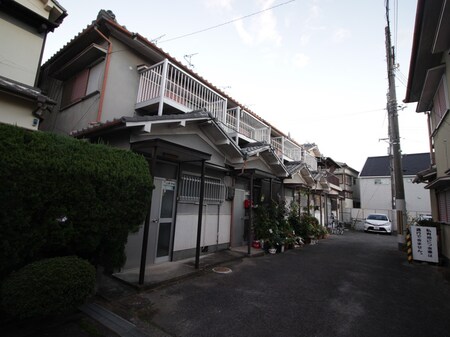 楠葉中町借家外観写真