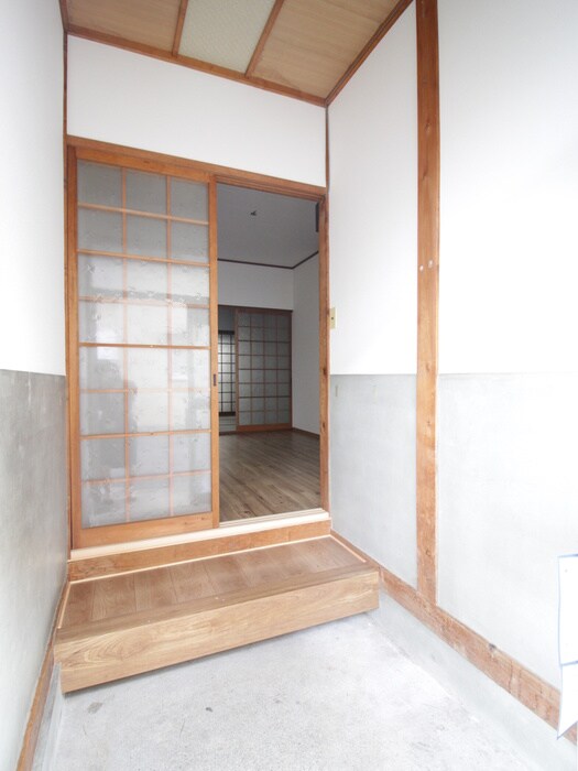 物件内観写真16　(玄関)