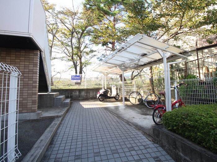 物件外観写真4　(駐輪場)