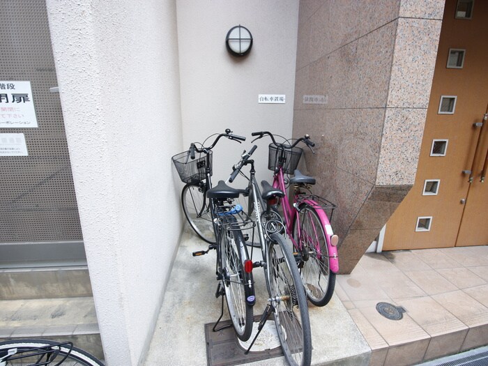 物件外観写真3　(駐輪場)