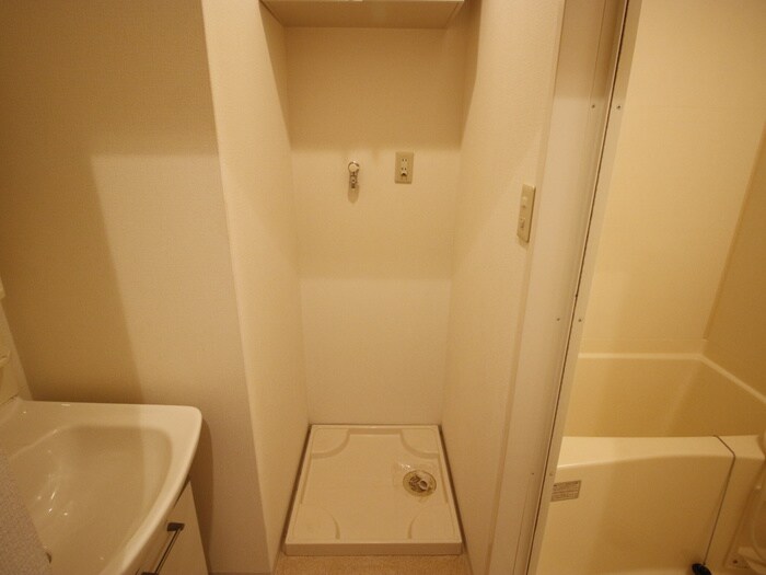 物件内観写真14　(洗濯機置場)