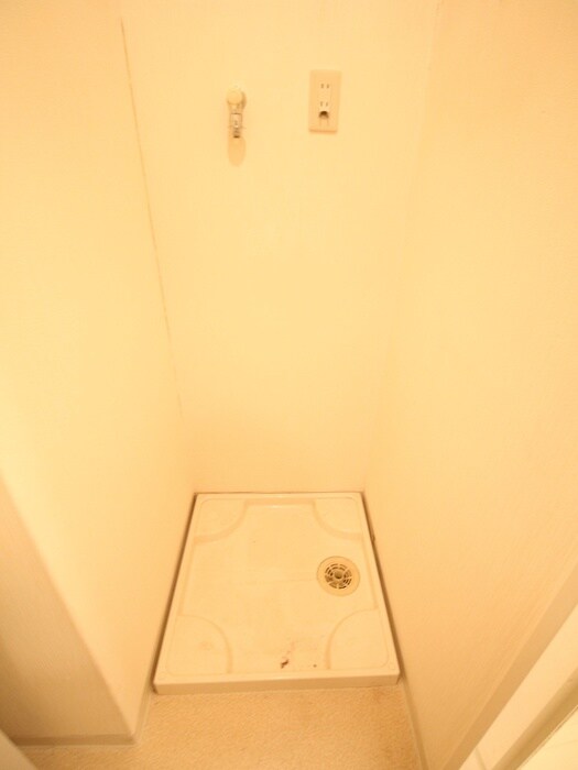 物件内観写真14　(洗濯機置場)