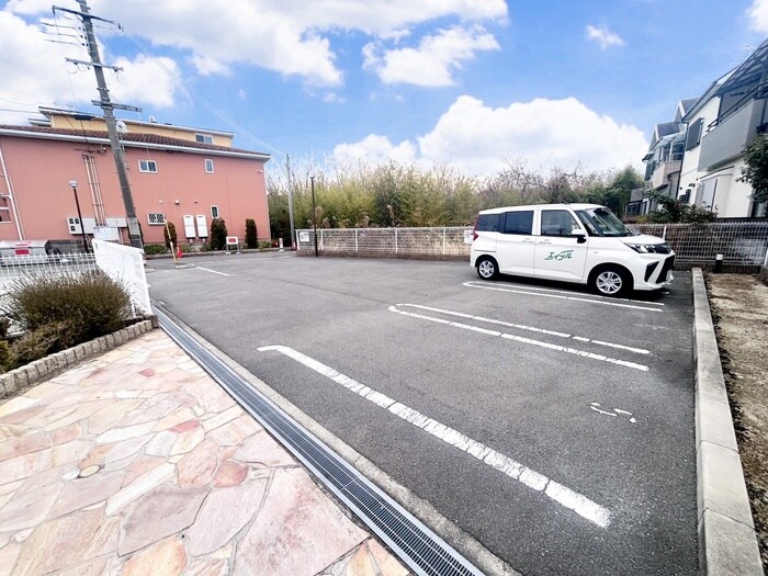 物件外観写真5　(駐車場)