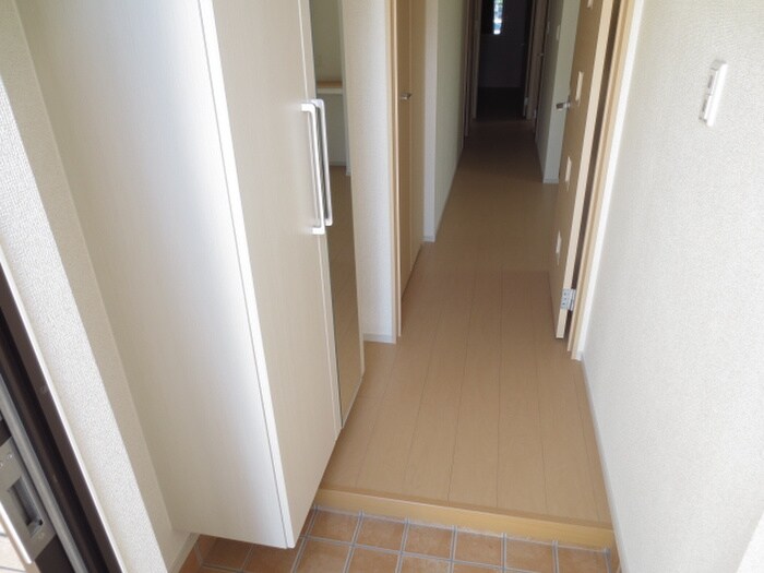 物件内観写真14　(廊下)