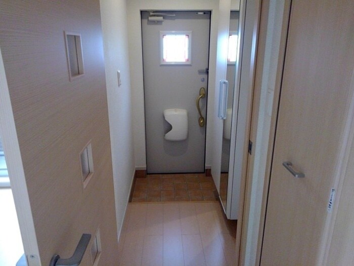 物件内観写真19　(玄関)