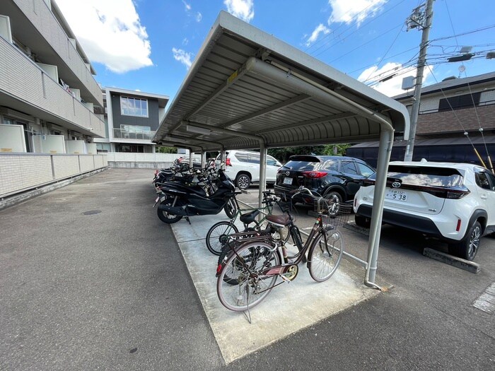 物件外観写真4　(駐輪場)