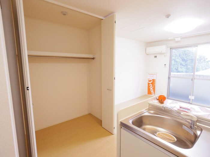 物件内観写真18　(収納)