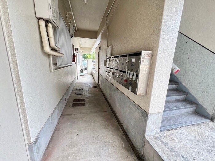 物件外観写真5　(エントランス部分)