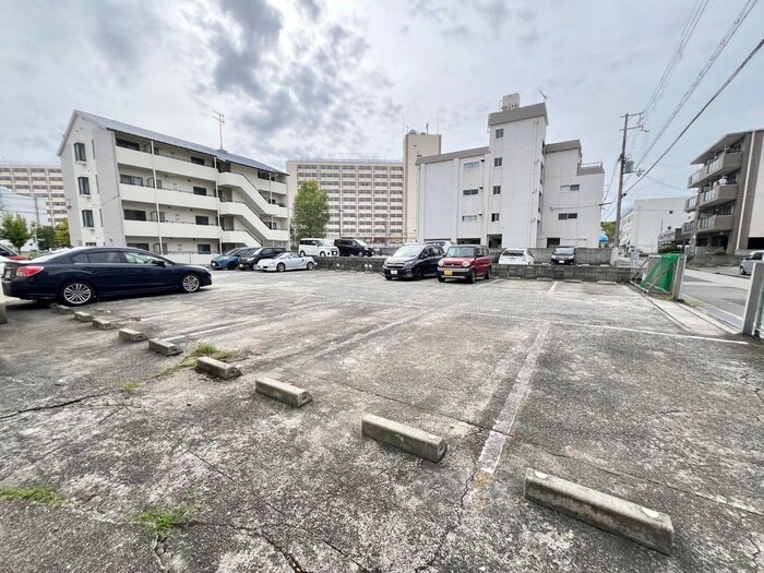 物件外観写真6　(駐車場)