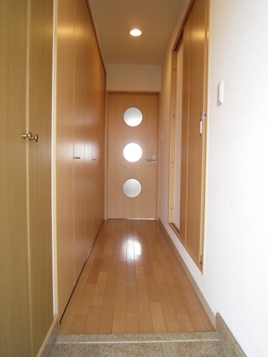 物件内観写真7　(玄関)