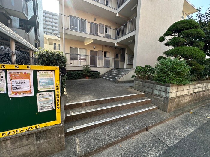 物件外観写真3　(エントランス部分)