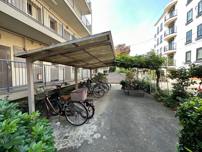 物件外観写真5　(駐輪場)