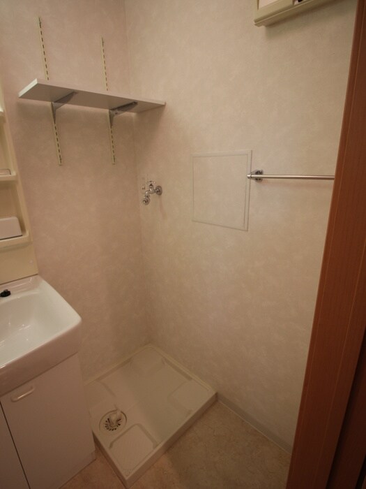 物件内観写真14　(洗濯機置場)