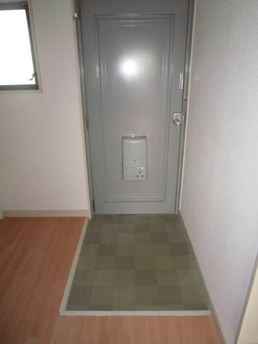 物件内観写真13　(玄関)
