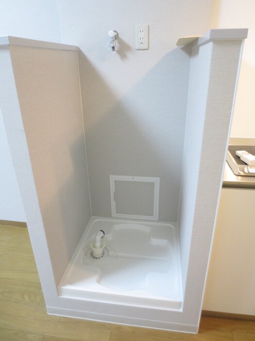 物件内観写真11　(洗濯機置場)