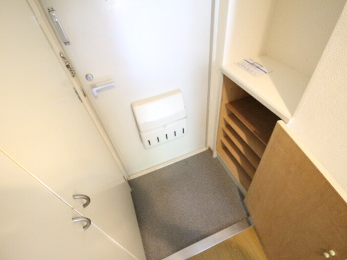 物件内観写真16　(玄関)