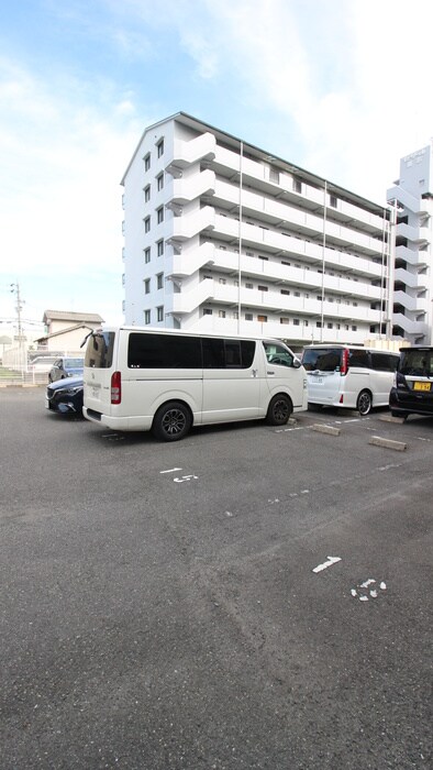 物件外観写真2　(駐車場)