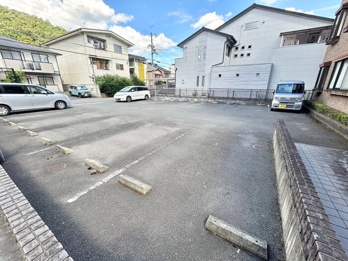 物件外観写真3　(駐車場)