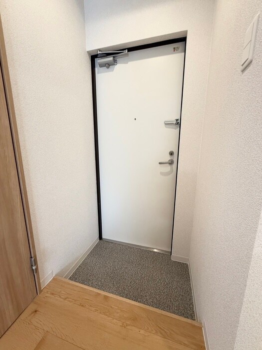物件内観写真18　(玄関)