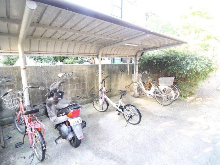 物件外観写真3　(駐輪場)