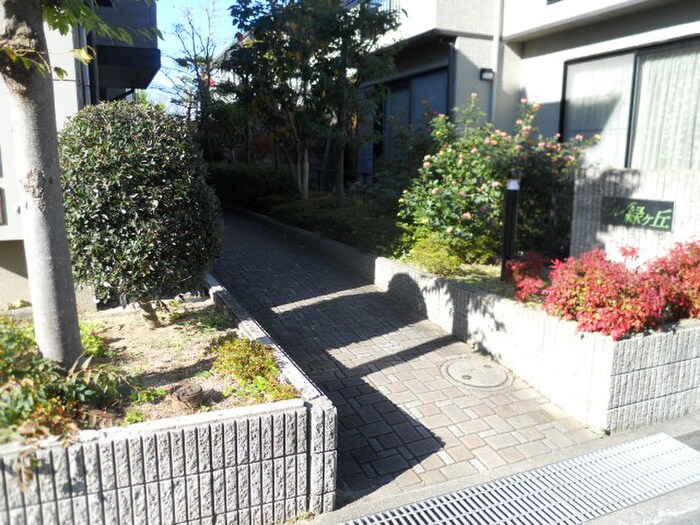 物件外観写真4　(エントランス部分)