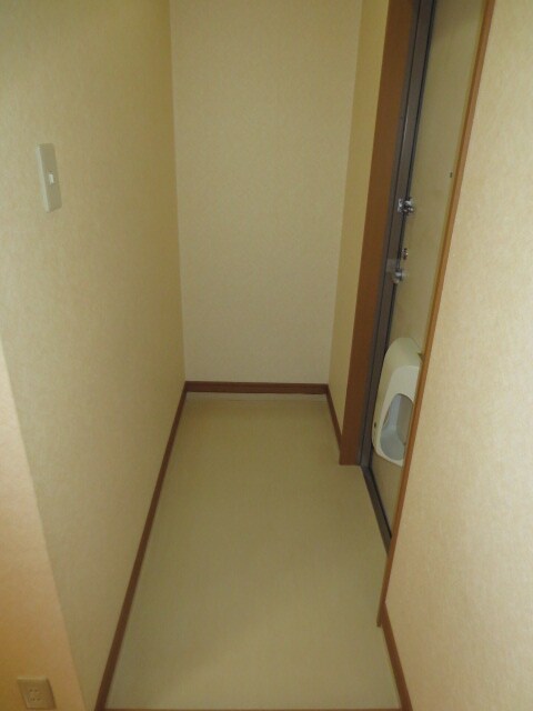 物件内観写真7　(玄関)