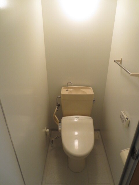 物件内観写真8　(トイレ)