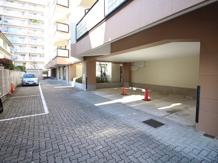 物件外観写真5　(駐車場)