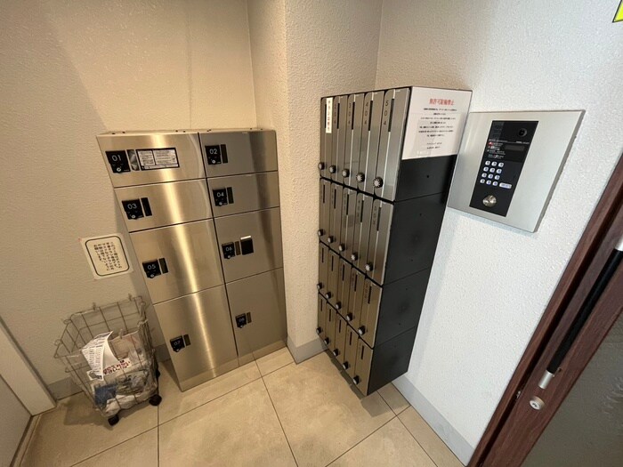 物件外観写真4　(エントランス部分)