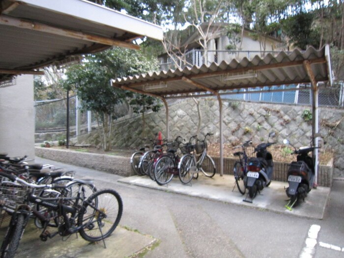 物件外観写真3　(駐輪場)