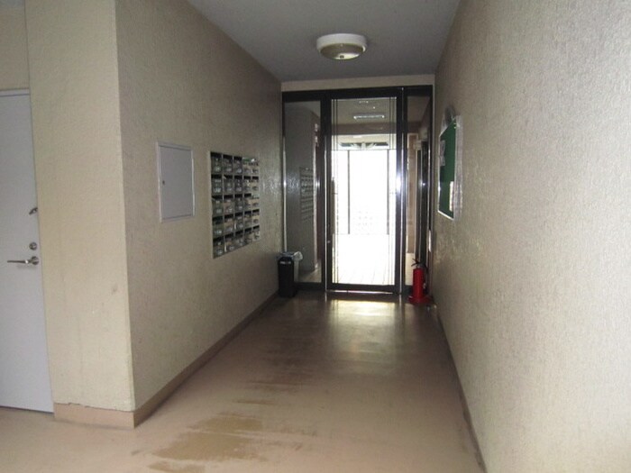 物件外観写真4　(エントランス部分)