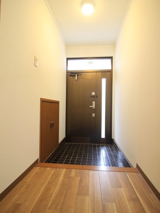 物件内観写真16　(玄関)