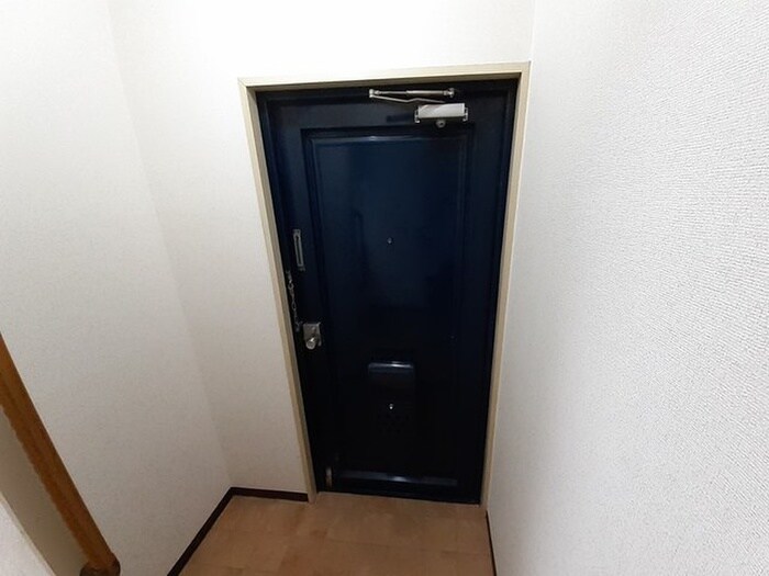 物件内観写真12　(玄関)
