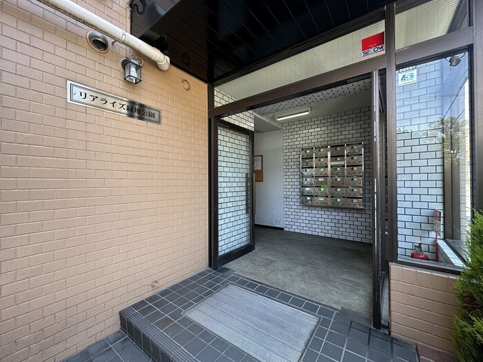 物件外観写真2　(エントランス部分)