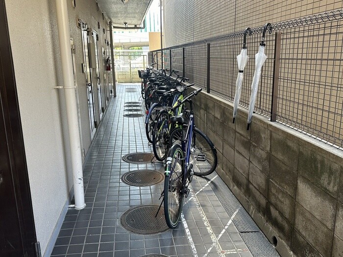 物件外観写真4　(駐輪場)