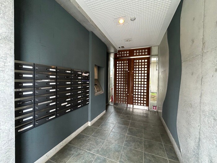 物件外観写真2　(エントランス部分)