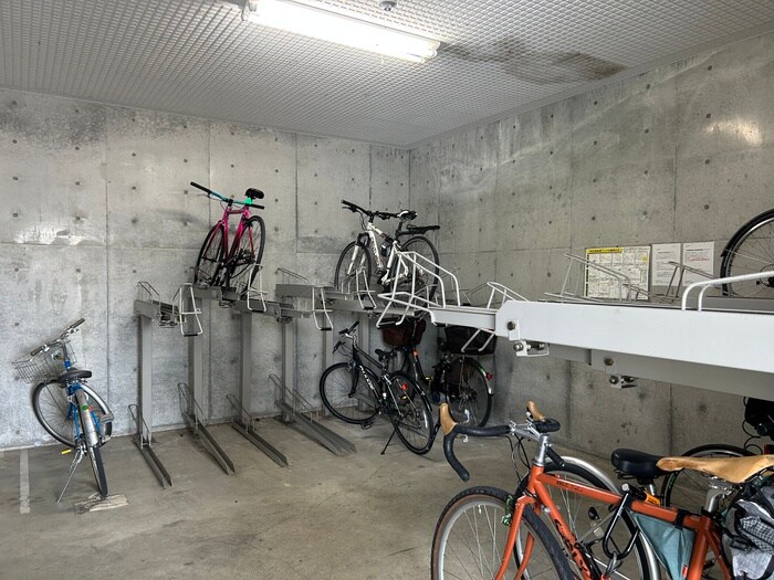 物件外観写真3　(駐輪場)
