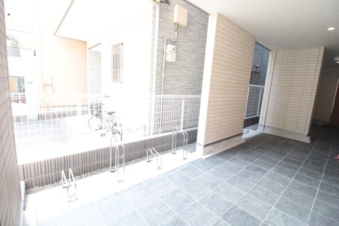 物件外観写真4　(駐輪場)