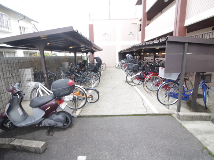 物件外観写真3　(駐輪場)