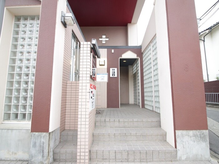 物件外観写真6　(エントランス部分)