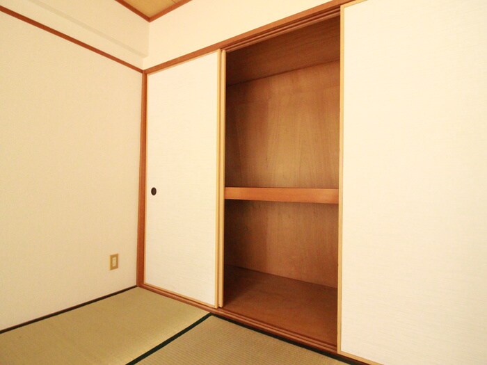 物件内観写真12　(収納)