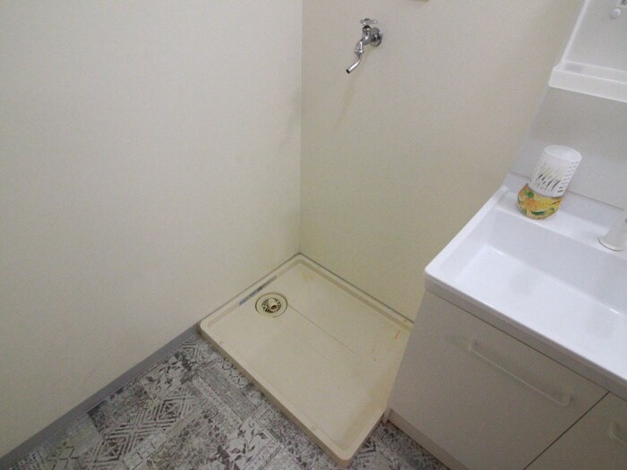 物件内観写真16　(洗濯機置場)