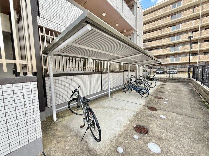 物件外観写真5　(駐輪場)