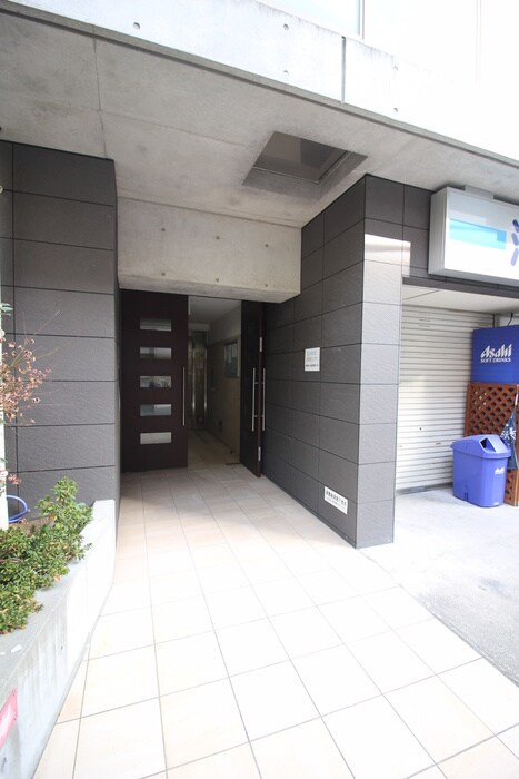 物件外観写真2　(エントランス部分)