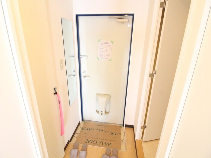 物件内観写真12　(玄関)