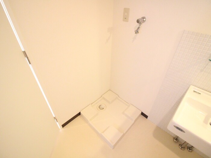 物件内観写真16　(洗濯機置場)